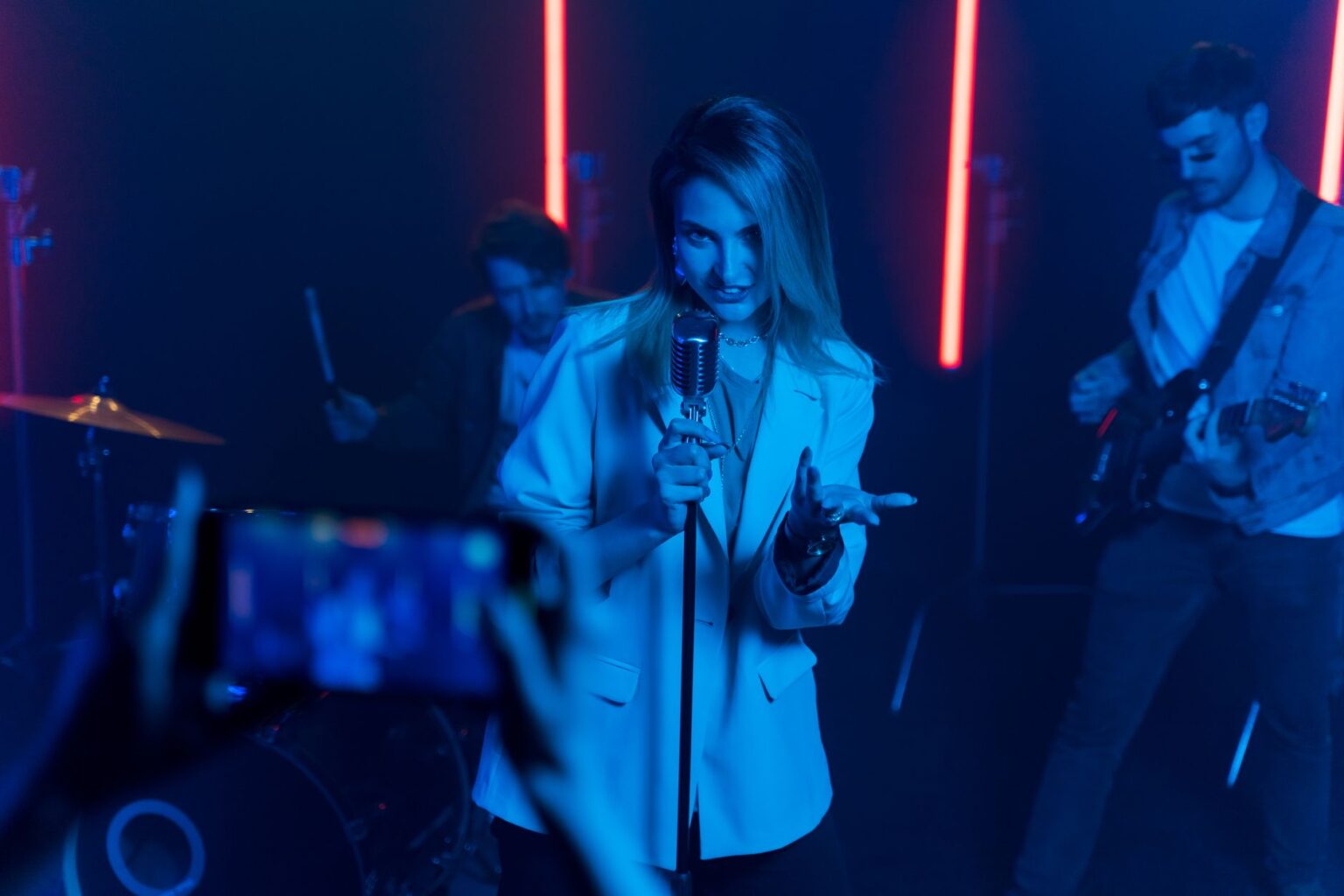 Odkrywanie nieznanych talentów muzycznych: scena hardstyle od środka odkrywanie nieznanych talentów muzycznych: muzyczne ...